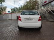белый Skoda Fabia 1.2 MT (70 л.с.) 2013 фото 16