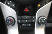 черный Chevrolet Cruze 1.8 AT (141 л.с.) 2013 фото 27