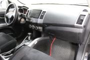 Черный Mitsubishi Outlander 2.4 CVT (170 л.с.) 4WD 2008 фото 10