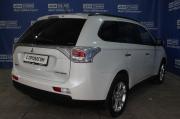 белый Mitsubishi Outlander 2.4 CVT (167 л.с.) 4WD 2013 фото 7