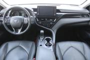 Белый Toyota Camry 2.5 AT (200 л.с.) 2021 фото 8