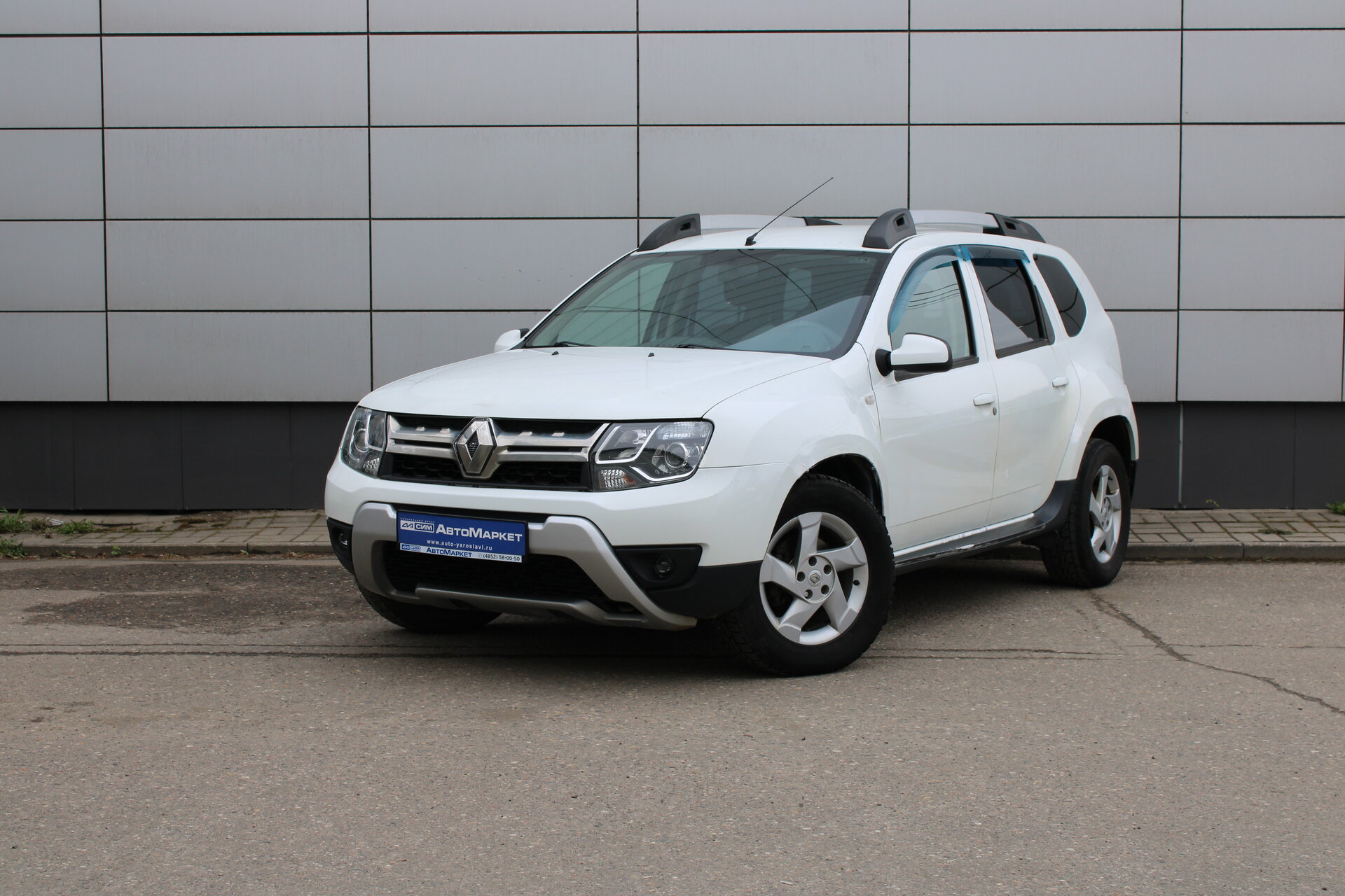 Белый Renault Duster 2.0 AT (143 л.с.) 4WD 2015