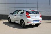 Серебряный Hyundai Solaris 1.4 MT (107 л.с.) 2016 фото 7