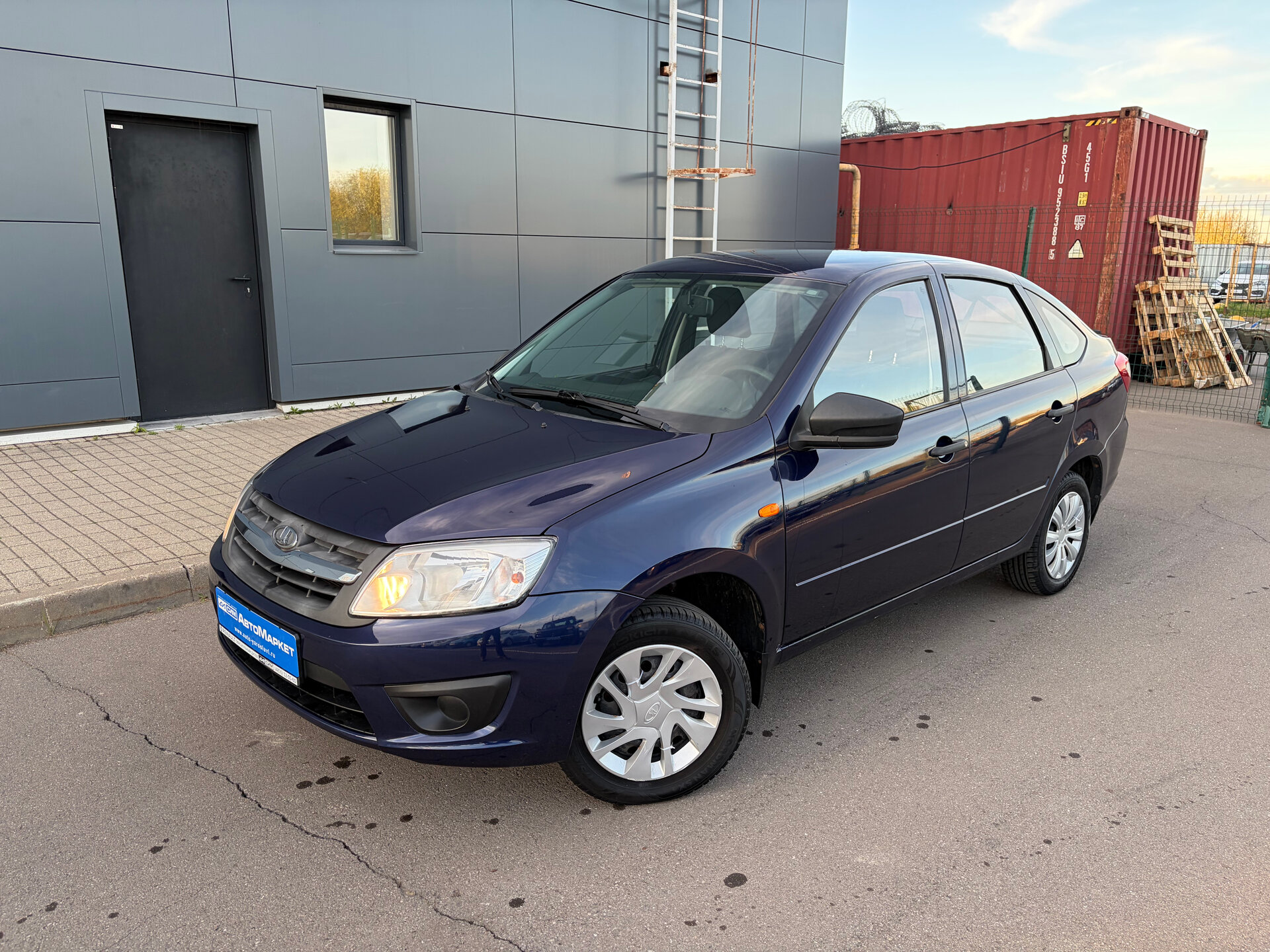 Синий Lada (ВАЗ) Granta 1.6 MT (87 л.с.) 2015