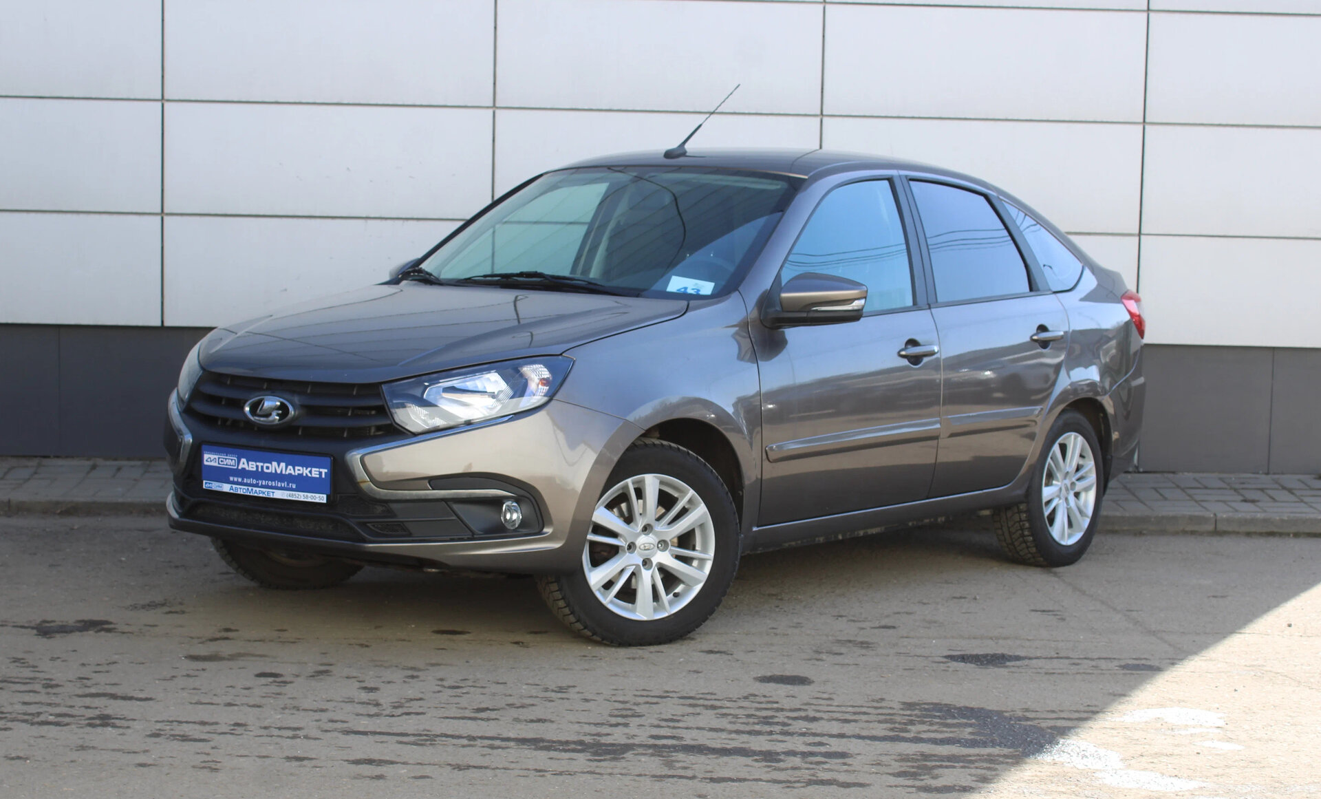 Коричневый Lada (ВАЗ) Granta 1.6 MT (106 л.с.) 2021