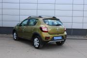 Зеленый Renault Sandero Stepway 1.6 MT (82 л.с.) 2015 фото 7