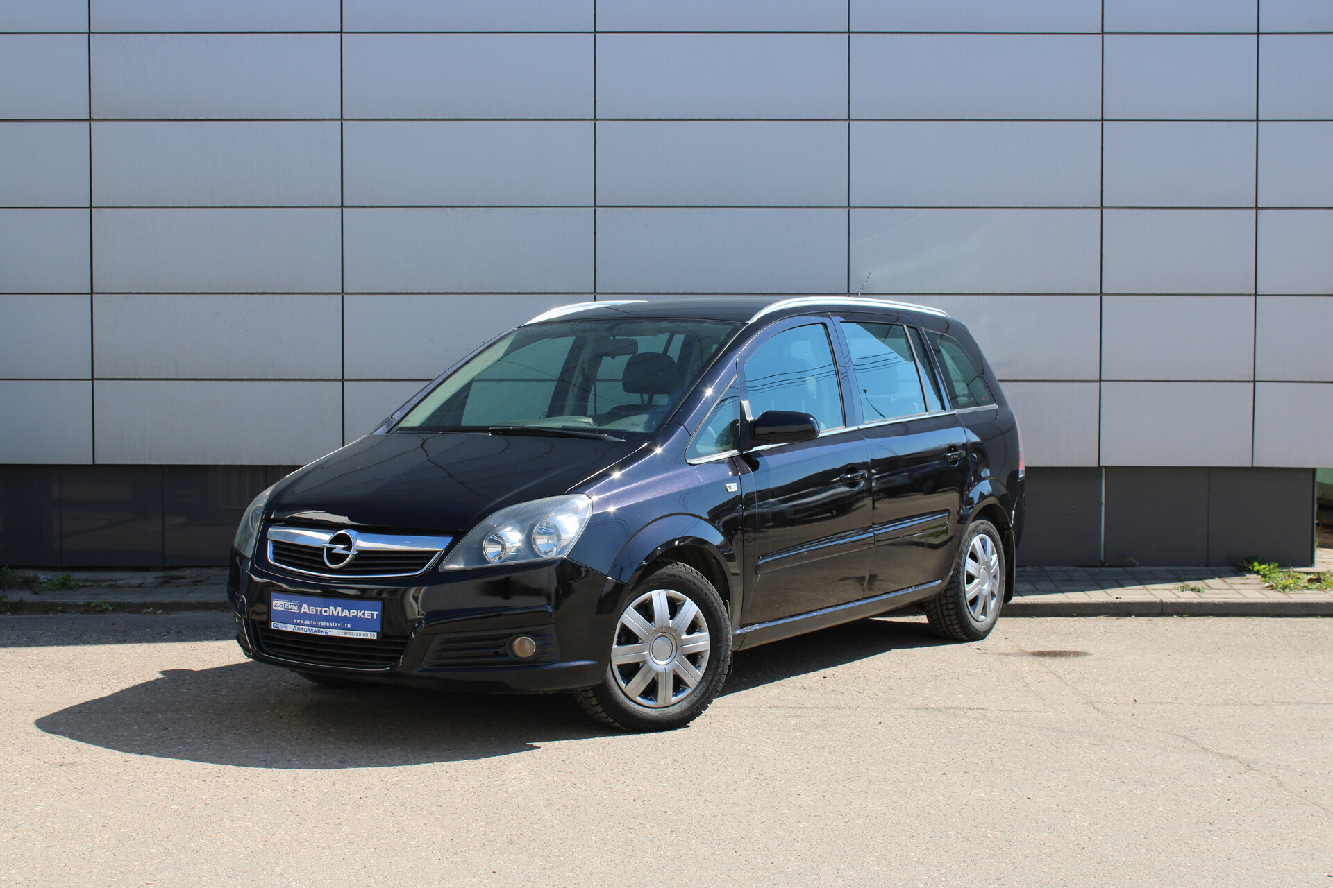 Черный Opel Zafira 1.8 MT (140 л.с.) 2007