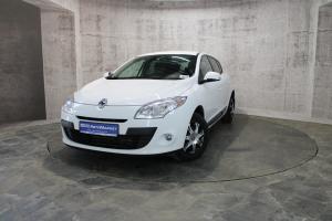 Белый Renault Megane 1.6 MT (106 л.с.) 2012