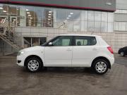 белый Skoda Fabia 1.2 MT (70 л.с.) 2013 фото 1