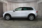 Серебряный Volkswagen Touareg 3.6 AT (280 л.с.) 4WD 2010 фото 4