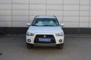 Белый Mitsubishi Outlander 2.0 CVT (147 л.с.) 2010 фото 1