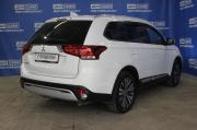 белый Mitsubishi Outlander 2.0 CVT (146 л.с.) 2021 фото 3