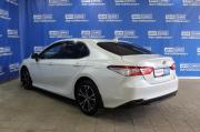 белый Toyota Camry 2.5 AT (200 л.с.) 2021 фото 2
