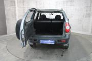 Серый Chevrolet Niva 1.7 MT (80 л.с.) 4WD 2011 фото 12