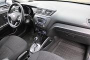 Серый Kia Rio 4-speed 1.6 AT (123 л.с.) 2012 фото 10
