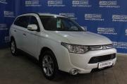 белый Mitsubishi Outlander 2.4 CVT (167 л.с.) 4WD 2013 фото 1