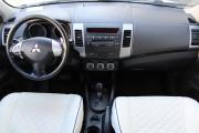 Белый Mitsubishi Outlander 2.0 CVT (147 л.с.) 2010 фото 8