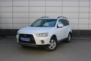 Белый Mitsubishi Outlander 2.0 CVT (147 л.с.) 2010