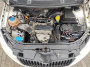 белый Skoda Fabia 1.2 MT (70 л.с.) 2013 фото 7