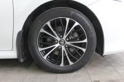 белый Toyota Camry 2.5 AT (200 л.с.) 2021 фото 8