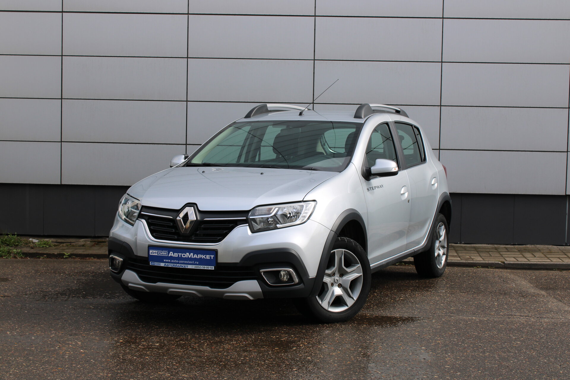 Серый Renault Sandero Stepway 1.6 MT (82 л.с.) 2021