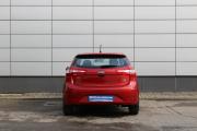Красный Kia Rio 6-speed 1.6 MT (123 л.с.) 2014 фото 6