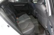 белый Toyota Camry 2.5 AT (200 л.с.) 2021 фото 16