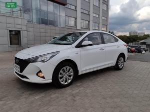 белый Hyundai Solaris 1.6 AT (123 л.с.) 2022
