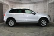 Серебряный Volkswagen Touareg 3.6 AT (280 л.с.) 4WD 2010 фото 3