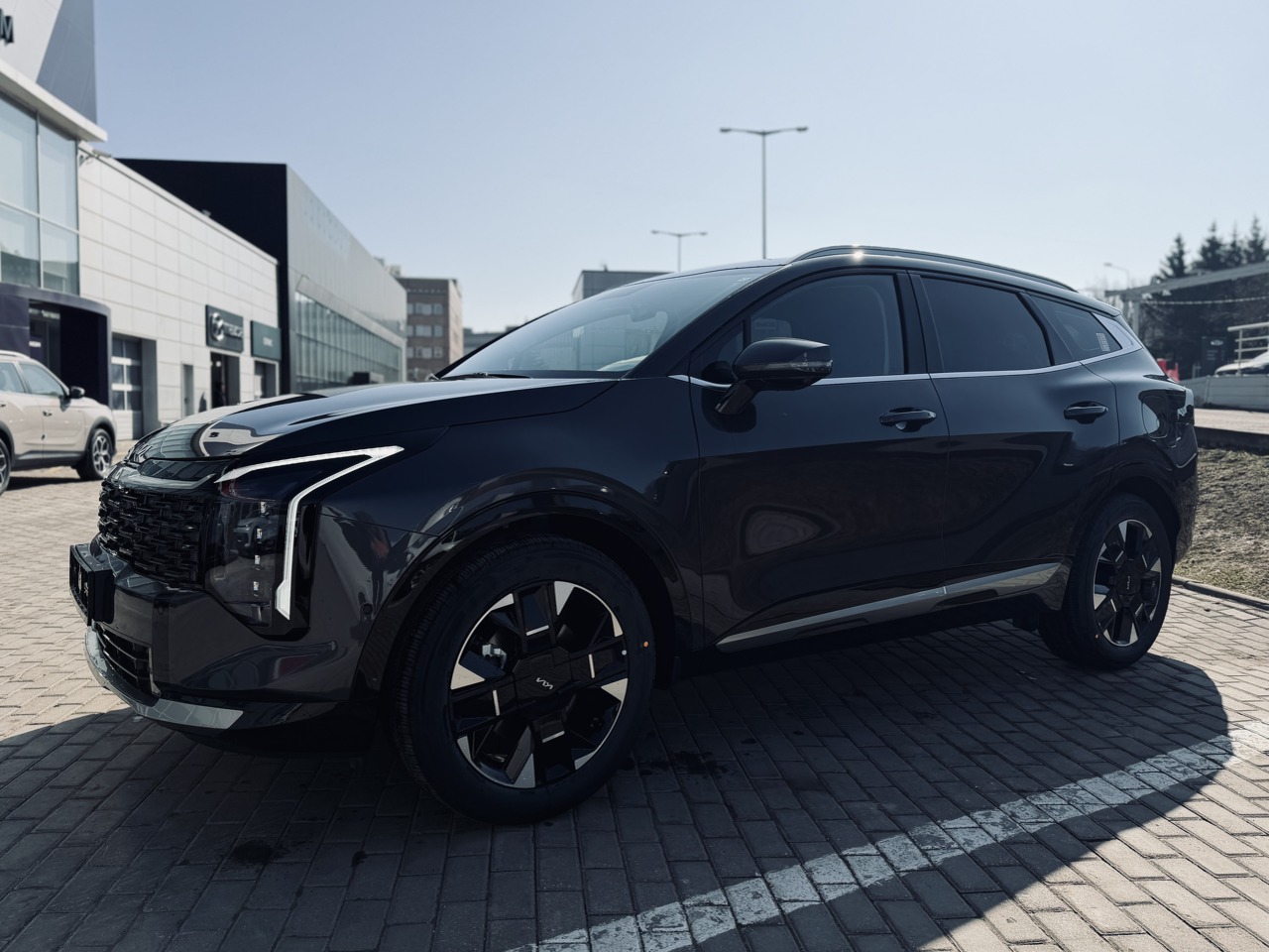 серый Kia Sportage, V Рестайлинг 2.0 AT (150 л.с.) 4WD 2026