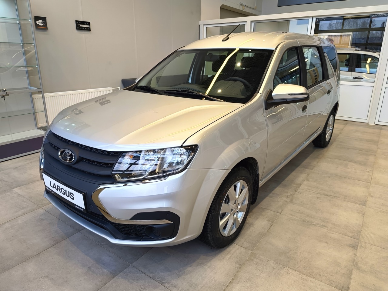 серебряный Lada (ВАЗ) Largus 1.6 MT (106 л.с.) 2025