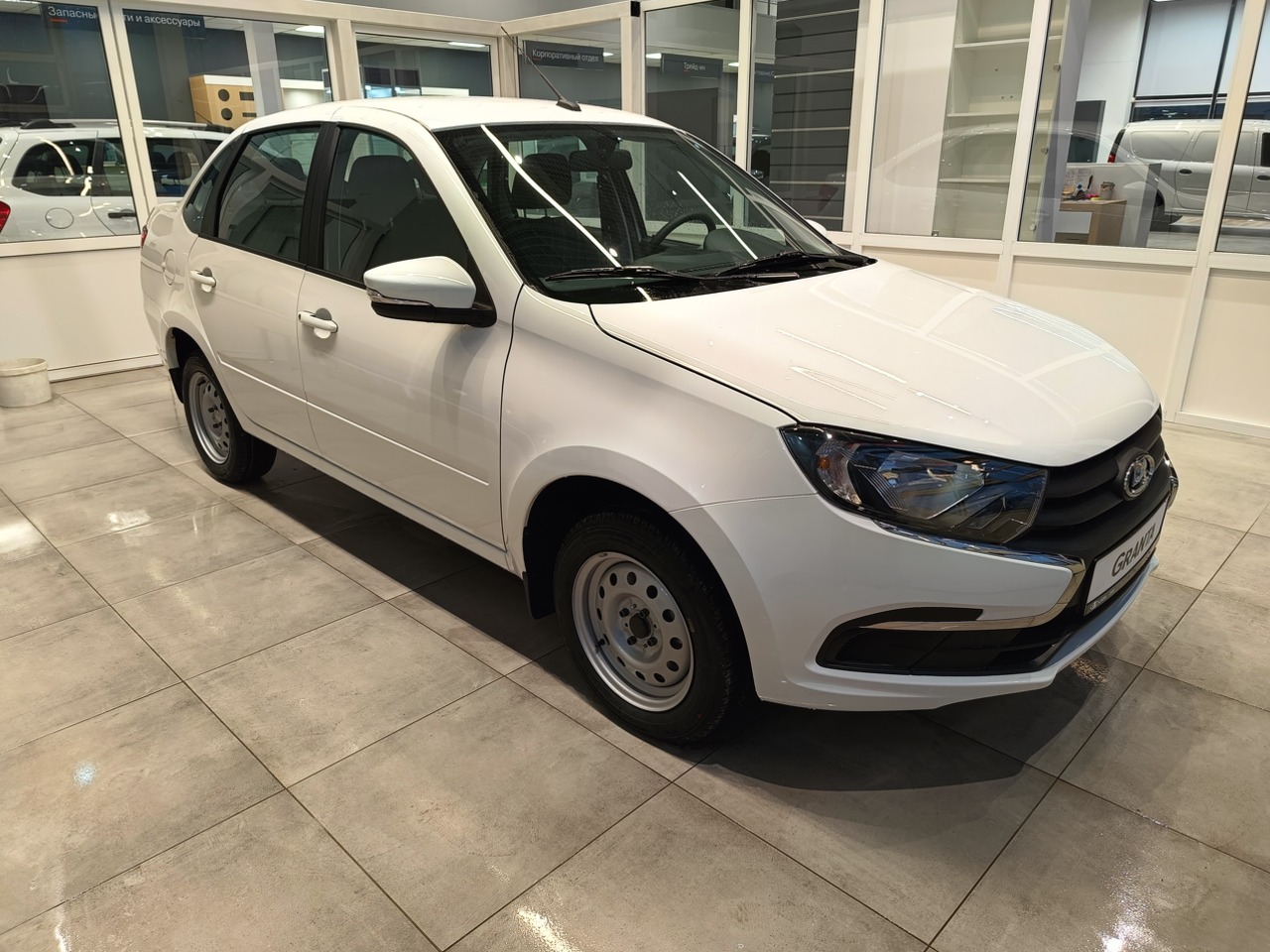 белый Lada (ВАЗ) Granta 1.6 MT (90 л.с.) 2025