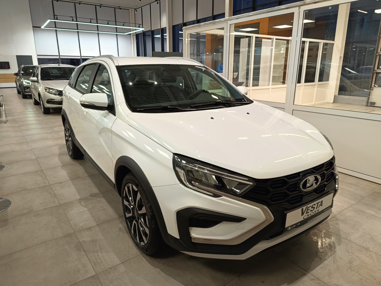 белый Lada (ВАЗ) Vesta SW Cross 1.8 CVT (122 л.с.) 2025