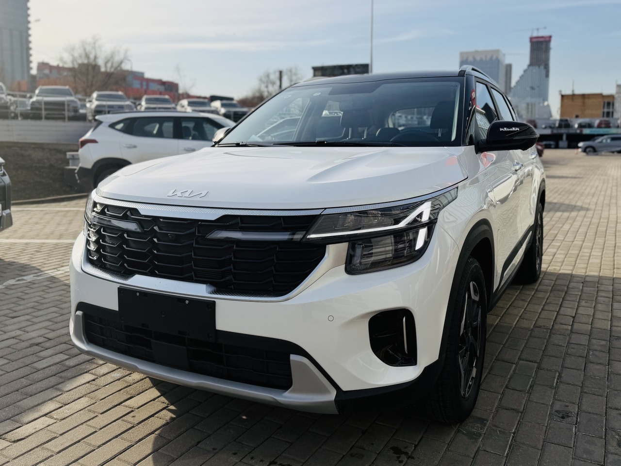 белый Kia Seltos, I Рестайлинг 1.5 CVT (115 л.с.) 2026